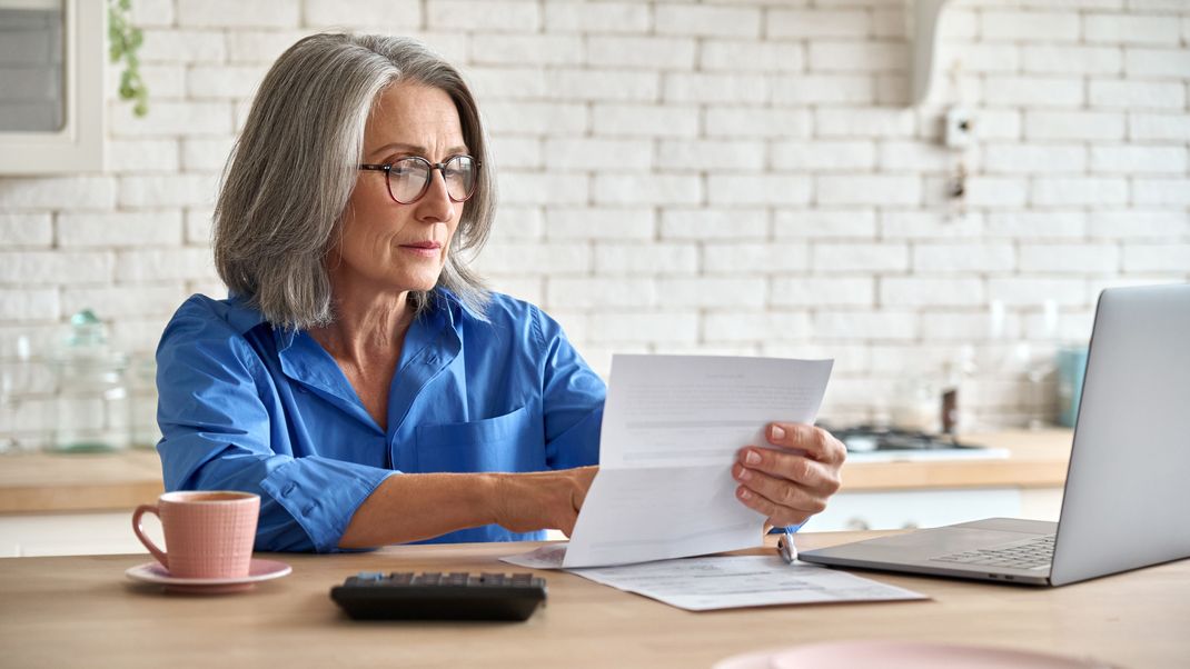 Mehr als jede:r zweite Arbeitnehmende in Deutschland erwartet, zwischen 65 und 69 Jahren in die Rente zu wechseln.&nbsp;