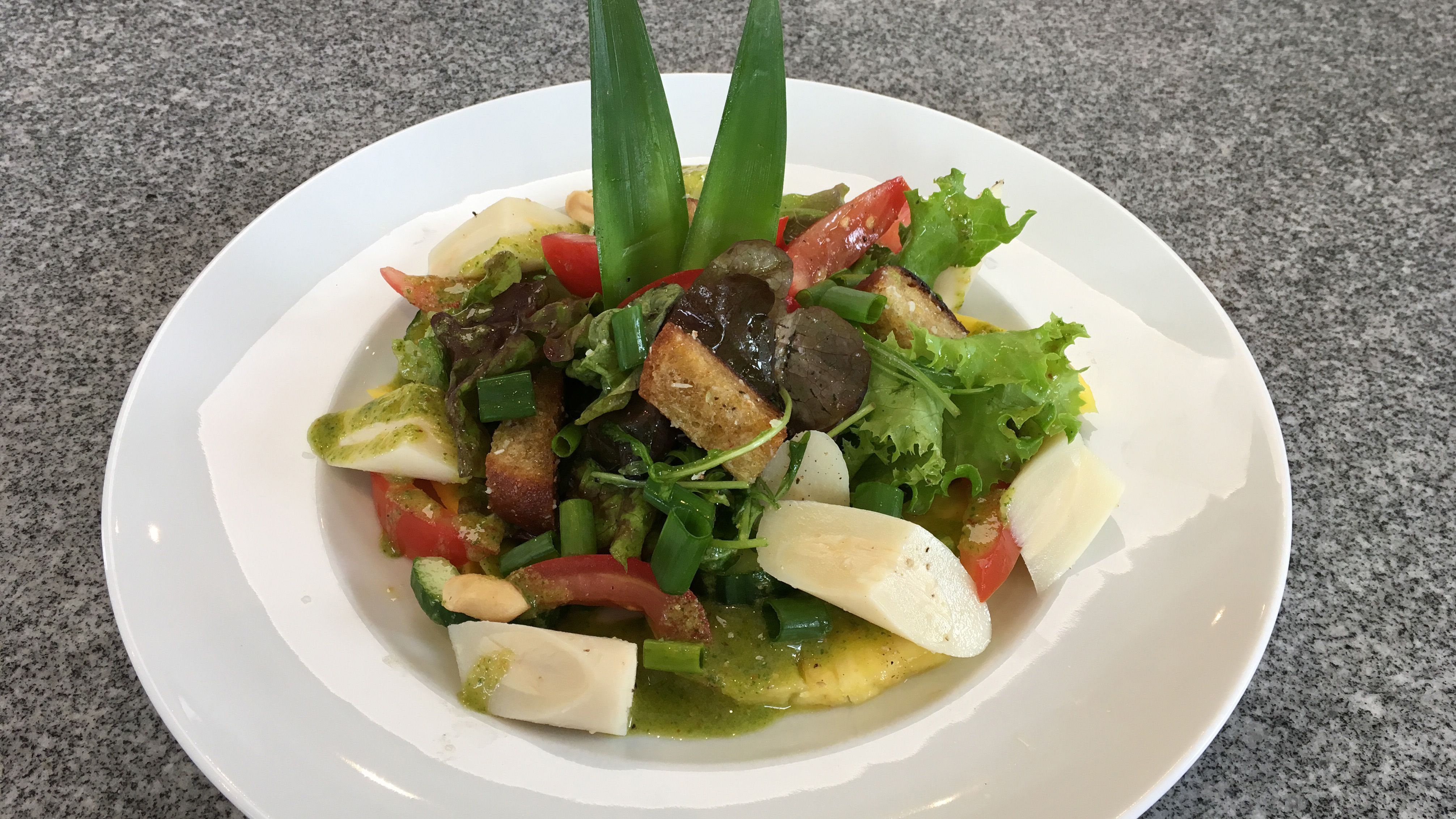 Ralfs Palmherzen-Salat mit Caipirinha-Dressing und Pesto