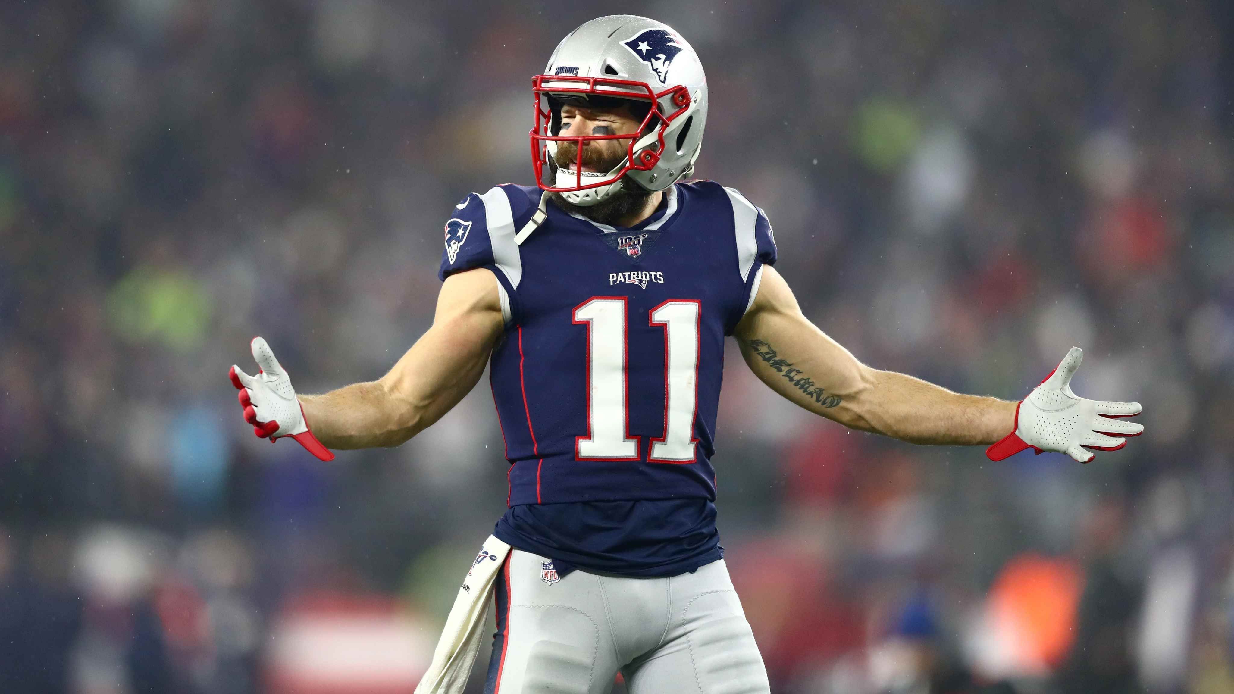 
                <strong>Julian Edelman (New England Patriots) </strong><br>
                Trotz seines fortgeschrittenen Alters ist Julian Edelman immer noch einer der gefährlichsten Slot-Receiver in der NFL. Mit 102 Targets und 69 Receptions aus dem Slot führt er in beiden Kategorien die NFL an. Mit 759 Receiving Yards und vier Touchdowns legte er gute Zahlen auf, doch baute er im Vergleich zur Vorsaison ein wenig ab. Durch seine langjährige Erfahrung hat er eine enorme Abgezocktheit entwickelt, mit der er die gegnerischen Verteidiger immer noch leicht abschütteln kann. Wenn es nach NFL-Legende Jerry Rice geht, hat Edelman zudem die beste Beinarbeit aller aktuellen NFL-Receiver. Mit dem Abgang von Tom Brady und der Ankunft von Cam Newton sollte sich für Edelman nicht viel ändern, denn auch Newton ist dafür bekannt, ein reges Zusammenspiel mit dem Slot-Receiver zu führen. 
              