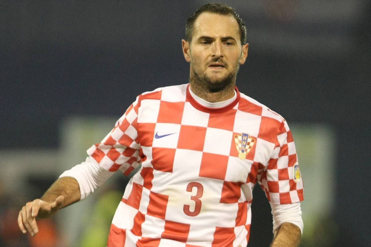 
                <strong>Josip Simunic</strong><br>
                Zugegeben, Josip Simunic verpasst mit Sicherheit nicht nur das WM-Endspiel 2014, sondern das gesamte Turnier. Der Kroate wurde nach dem Zeigen des "kroatischen Grußes" für zehn Spiele gesperrt und wird die Reise nach Brasilien nicht antreten.
              