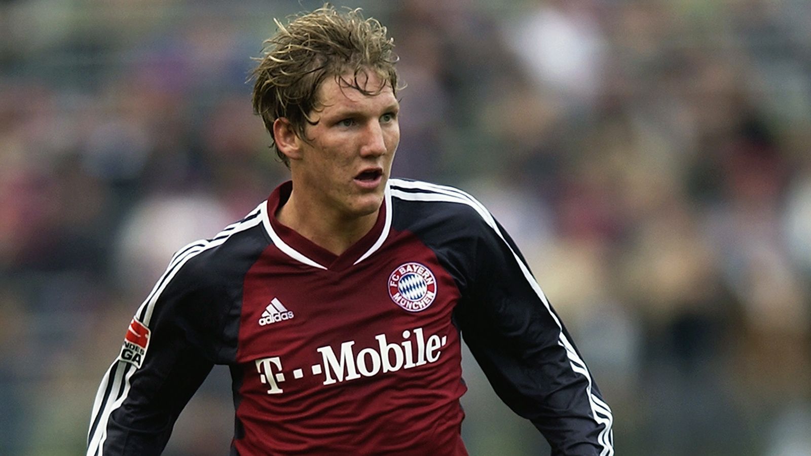 
                <strong>Platz 9 - Bastian Schweinsteiger</strong><br>
                Alter beim ersten Bundesliga-Tor für Bayern: 19 Jahre, ein Monat, zwölf TageBegegnung: VfL Wolfsburg - FC Bayern München 3:2 (13. September 2003)
              