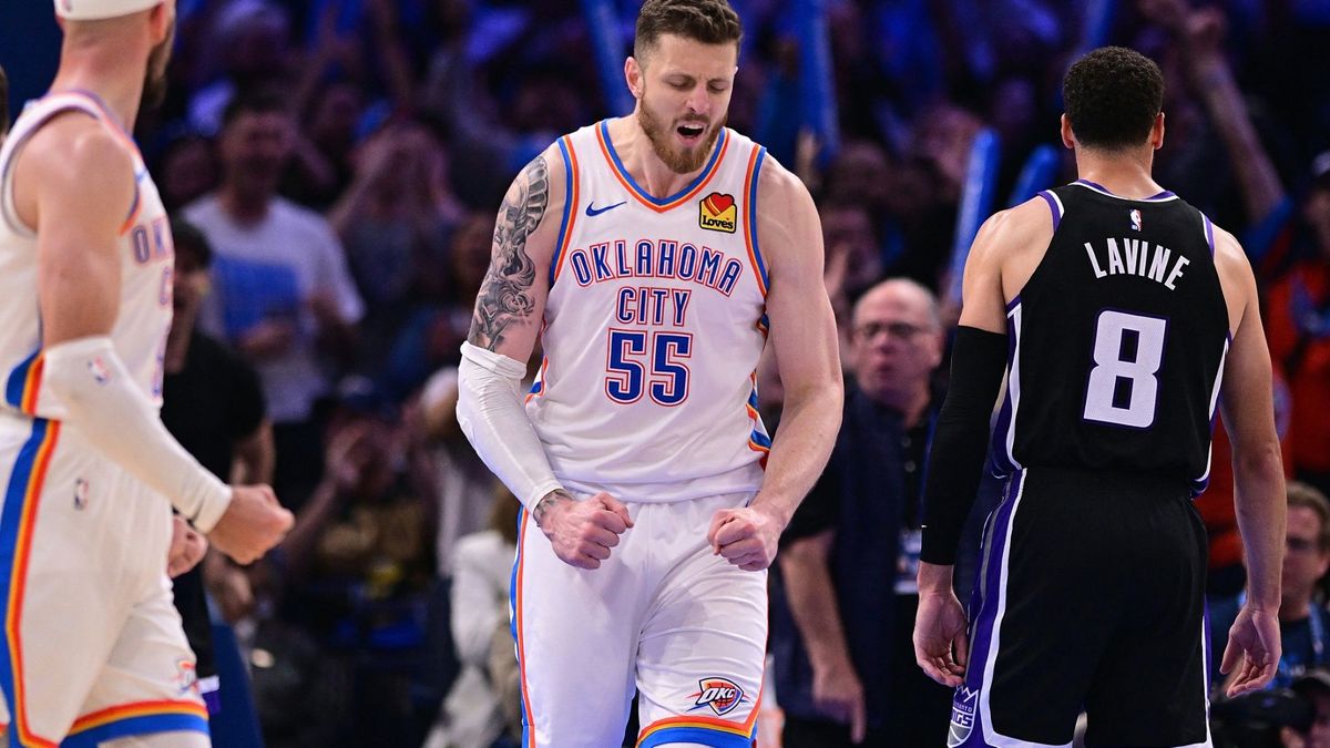 Hartenstein (m.) kam gegen die Kings auf 14 Rebounds.