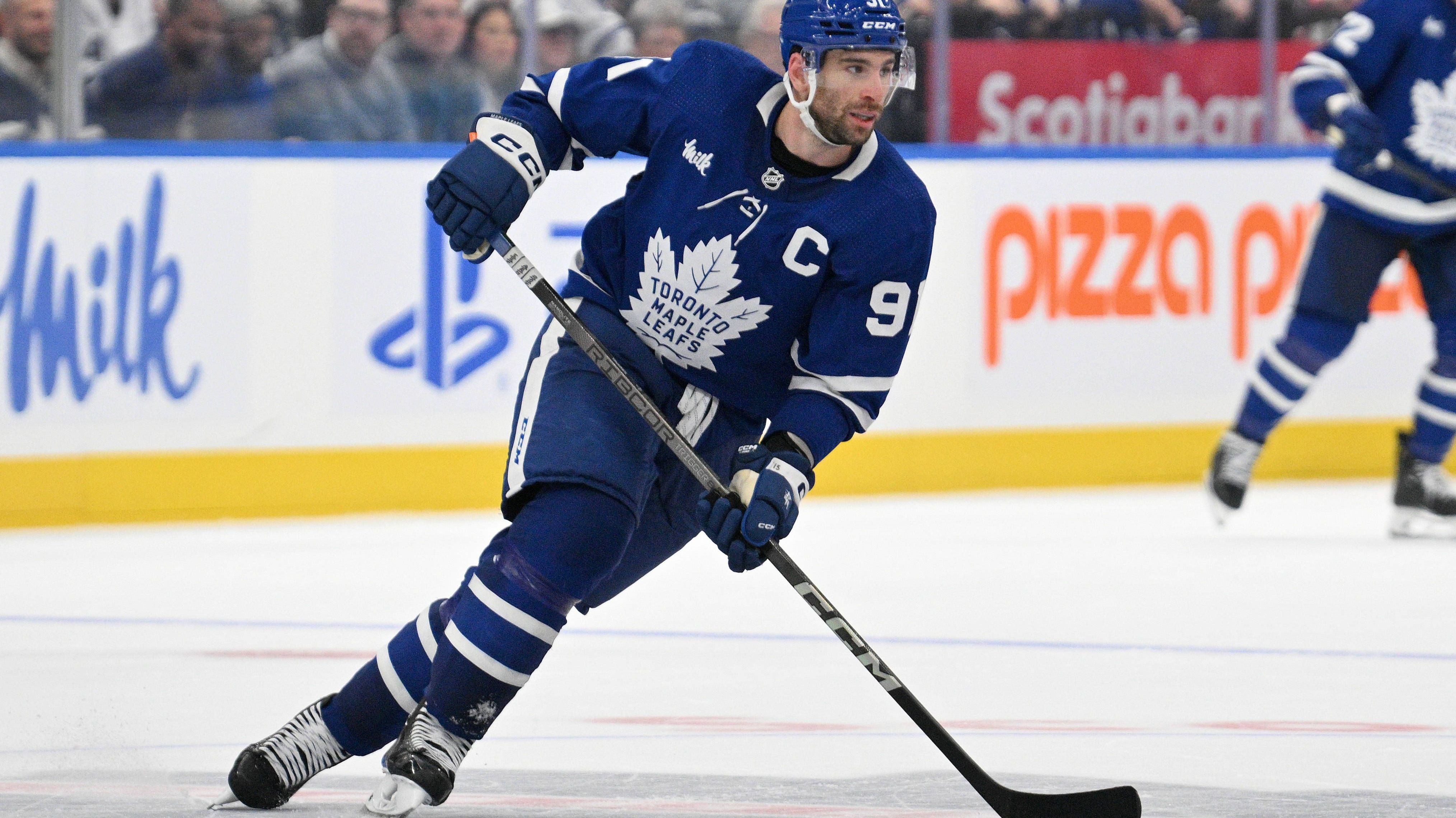 <strong>Kanada: John Tavares (Toronto Maple Leafs)</strong><br>Nach dem Aus der Maple Leafs streift sich Torontos Kapitän das nächste Trikot mit einem Ahornblatt über. Der Center gehört zu den besten Mittelstürmern der Liga. Für Tavares ist es seine vierte WM, seine erste seit 2012. Nach Olympia Gold 2014 wartet er noch auf WM-Gold.