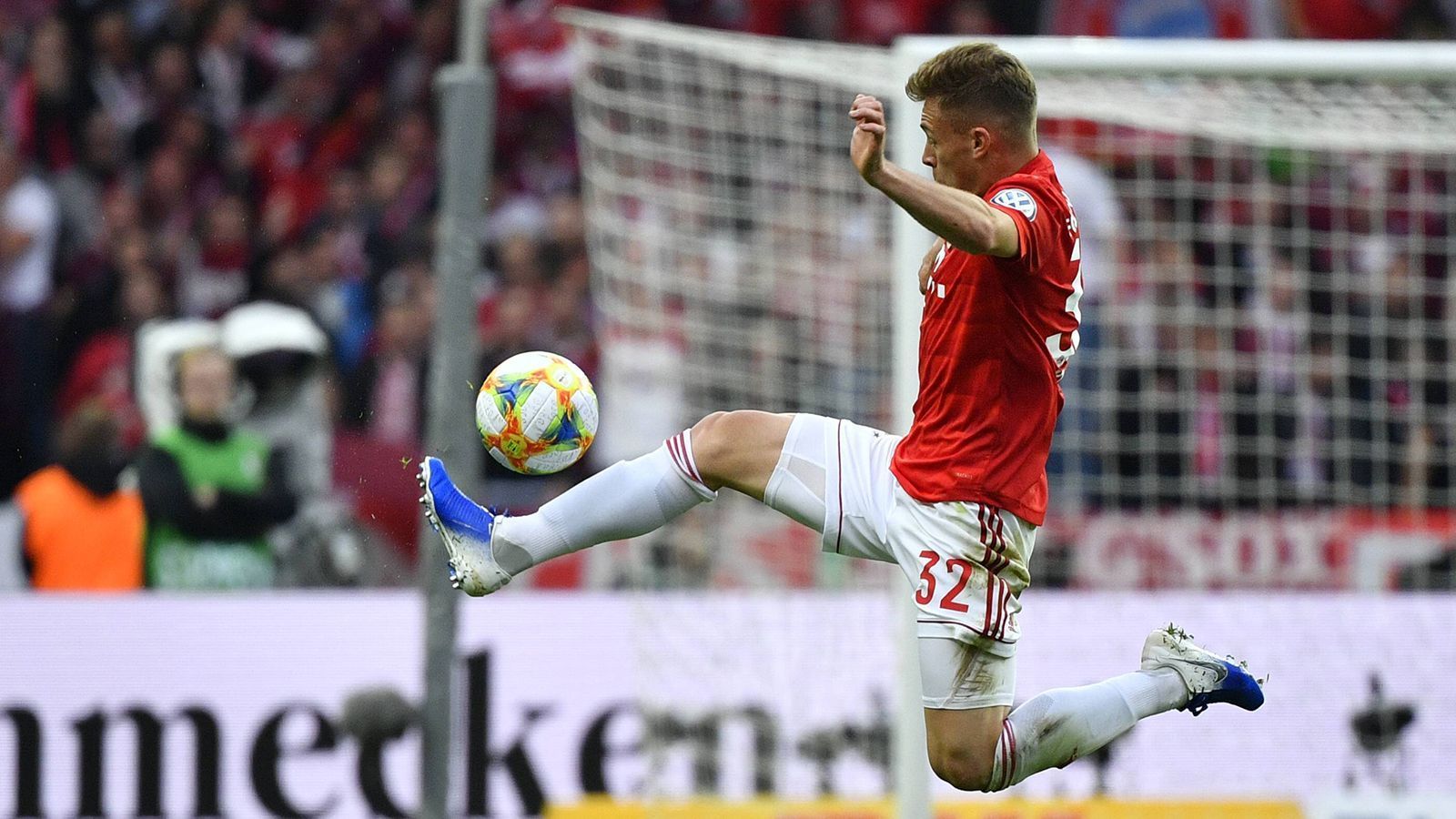 
                <strong>Joshua Kimmich (FC Bayern München)</strong><br>
                Gegen seinen Ex-Klub oft auf der Höhe, schaltet schnell, kompromisslos im Zweikampf, hat aber auch kleine Durchhänger beziehungsweise Fehler drin. ran-Note: 3
              