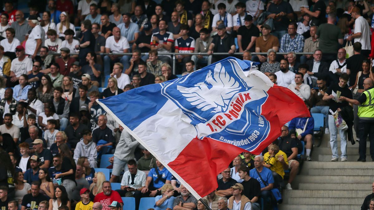 1. FC Phönix Lübeck v Borussia Dortmund - DFB Cup: Round One