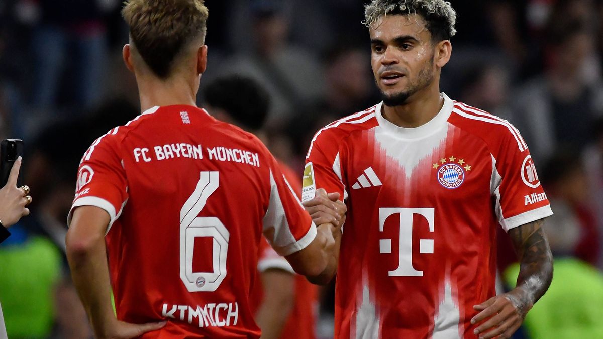 22.08.2025, Allianz Arena, München, GER, 1.FBL, FC Bayern München vs RB Leipzig , im Bild Joshua Kimmich (München), Luis Diaz (München) DFL regulations prohibit any use of photographs as image sequ...