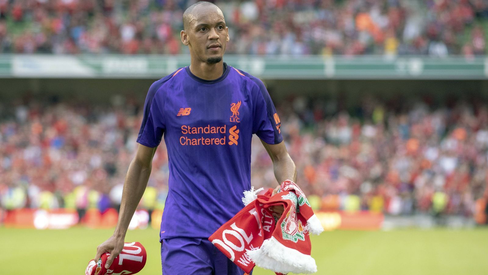 
                <strong>Fabinho (FC Liverpool)</strong><br>
                Für geschätzte 45 Millionen Euro sicherte sich Champions-League-Finalist Liverpool die Dienste des brasilianischen Sechsers Fabinho. Der 24-Jährige, der von Monaco zu den "Reds" wechselte, hat aber offenbar noch einige Anpassungsprobleme im Team von Coach Jürgen Klopp. Deshalb spielte Abräumer Fabinho in den ersten vier Liga-Begegnungen keine einzige Minute. Vielleicht wird er aber künftig auch zu einer möglichen Abwehr-Alternative für Klopp. Zuletzt überzeugte Fabinho in Brasiliens Selecao beim 2:0-Sieg über die USA als Rechtsverteidiger.
              