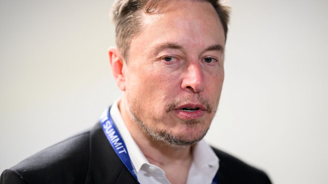 Elon Musk weist einen Bericht zurück, der besagt, er würde Trump mit einem riesigen Millionenbetrag monatlich unterstützen.