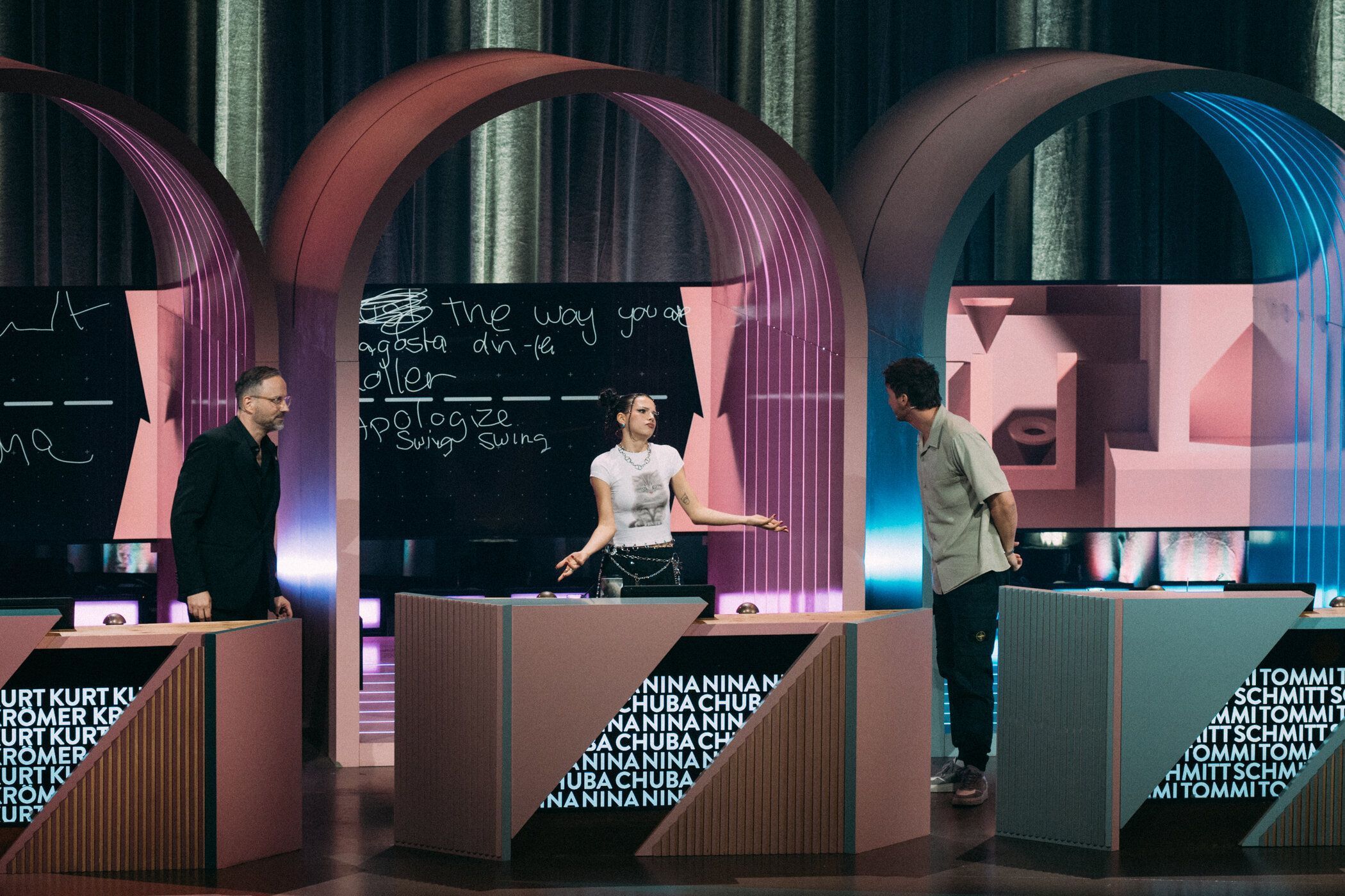 Nichts mehr verpassen! Sieh dir alle Folgen von "Wer stiehlt mir die Show?" auf Joyn an