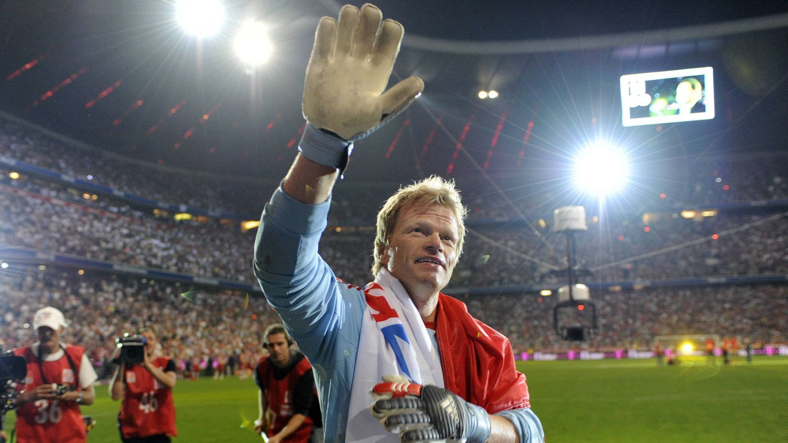 
                <strong>Der Titan tritt ab</strong><br>
                Der Titan tritt ab: Der 86-fache Nationalspieler Oliver Kahn beendet seine Karriere.
              