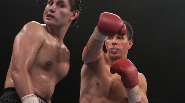 
                <strong>"The Fighter" (2010)</strong><br>
                "The Fighter" (2010): "The Fighter" erzählt die wahre Geschichte des Boxers Micky Ward (Mark Wahlberg), der von seinem drogenabhängigen Bruder – früher selbst Profi-Boxer – trainiert wird. Als der Bruder ins Gefängnis muss, sagt sich Micky von seiner verkorksten Familie los und wird schließlich erfolgreich. Doch dann kommt sein Bruder aus dem Gefängnis frei und Micky steht vor einer schweren Entscheidung.
              