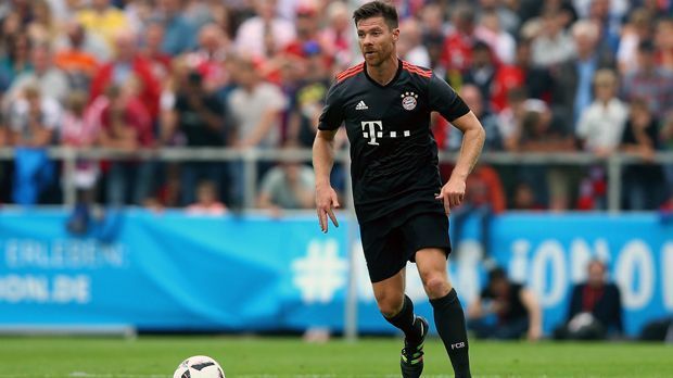 
                <strong>Xabi Alonso (FC Bayern München)</strong><br>
                Xabi Alonso (FC Bayern München)
              