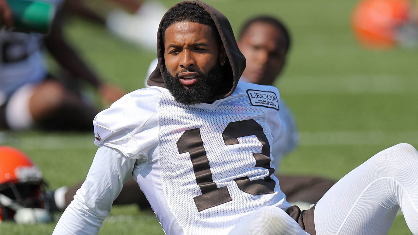 
                <strong>Odell Beckham Jr. </strong><br>
                Er wechselte mit viel Brimborium von den Giants zu den Browns. Für Skandale sorgte er bislang nicht, er überzeugt zudem mit seinem Trainingseinsatz. Es wird spannend zu sehen, wie er mit Quarterback Baker Mayfield funktioniert. Wie der Superstar überhaupt in Cleveland funktioniert.
              