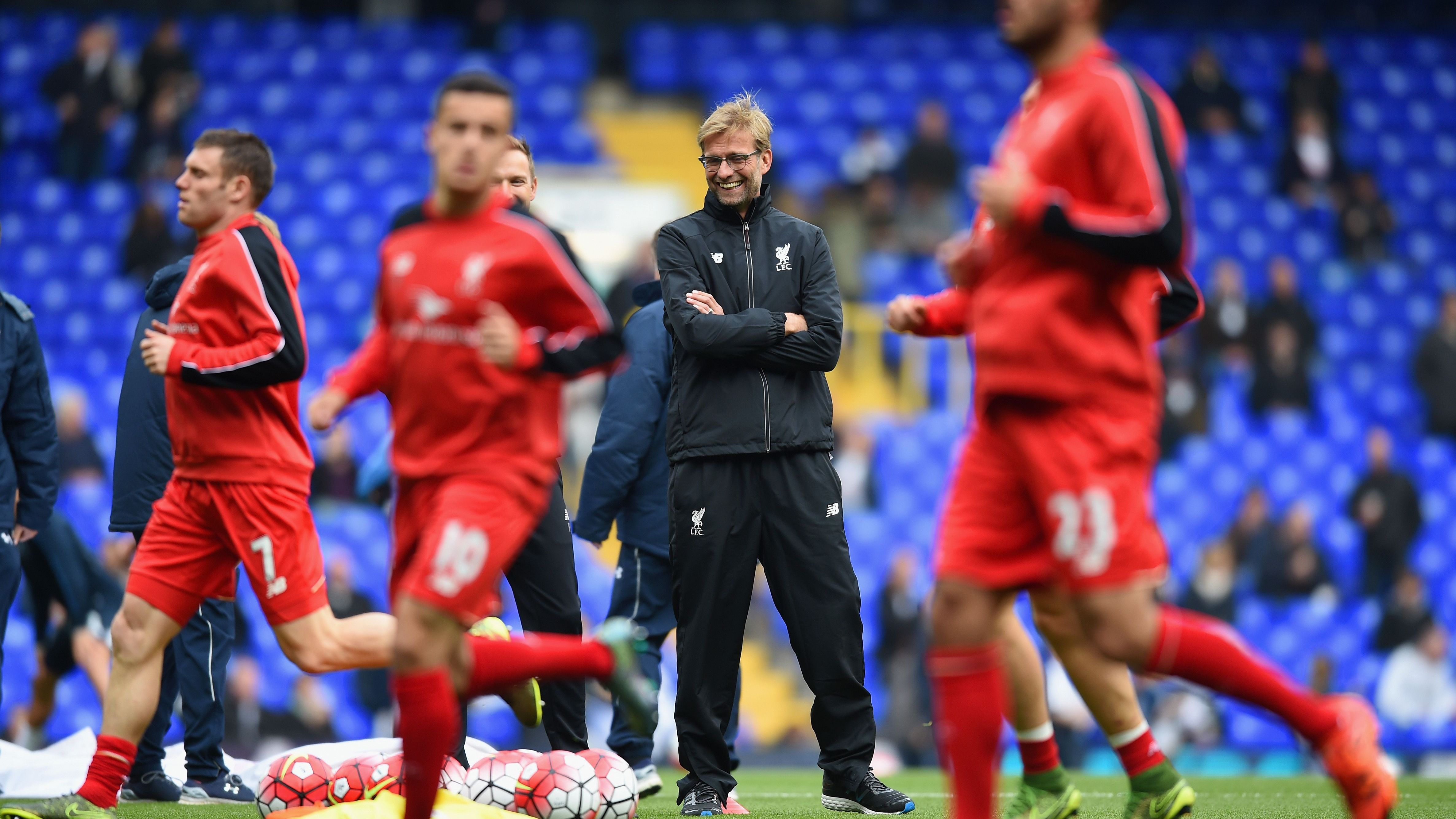 <strong>Klopps Einstand beim 0:0 bei Tottenham Hotspur</strong><br>Neun Tage nach der Vertragsunterschrift trug Klopp am 17. Oktober 2015 erstmals in einem Pflichtspiel die Verantwortung. Für die "Reds" reichte es beim Klopp-Debüt zu einem 0:0 bei Tottenham Hotspur. Damals standen unter anderem Emre Can, Philippe Coutinho oder James Milner in der ersten Klopp-Startelf. Liverpool beendete die Saison auf Platz acht.&nbsp;