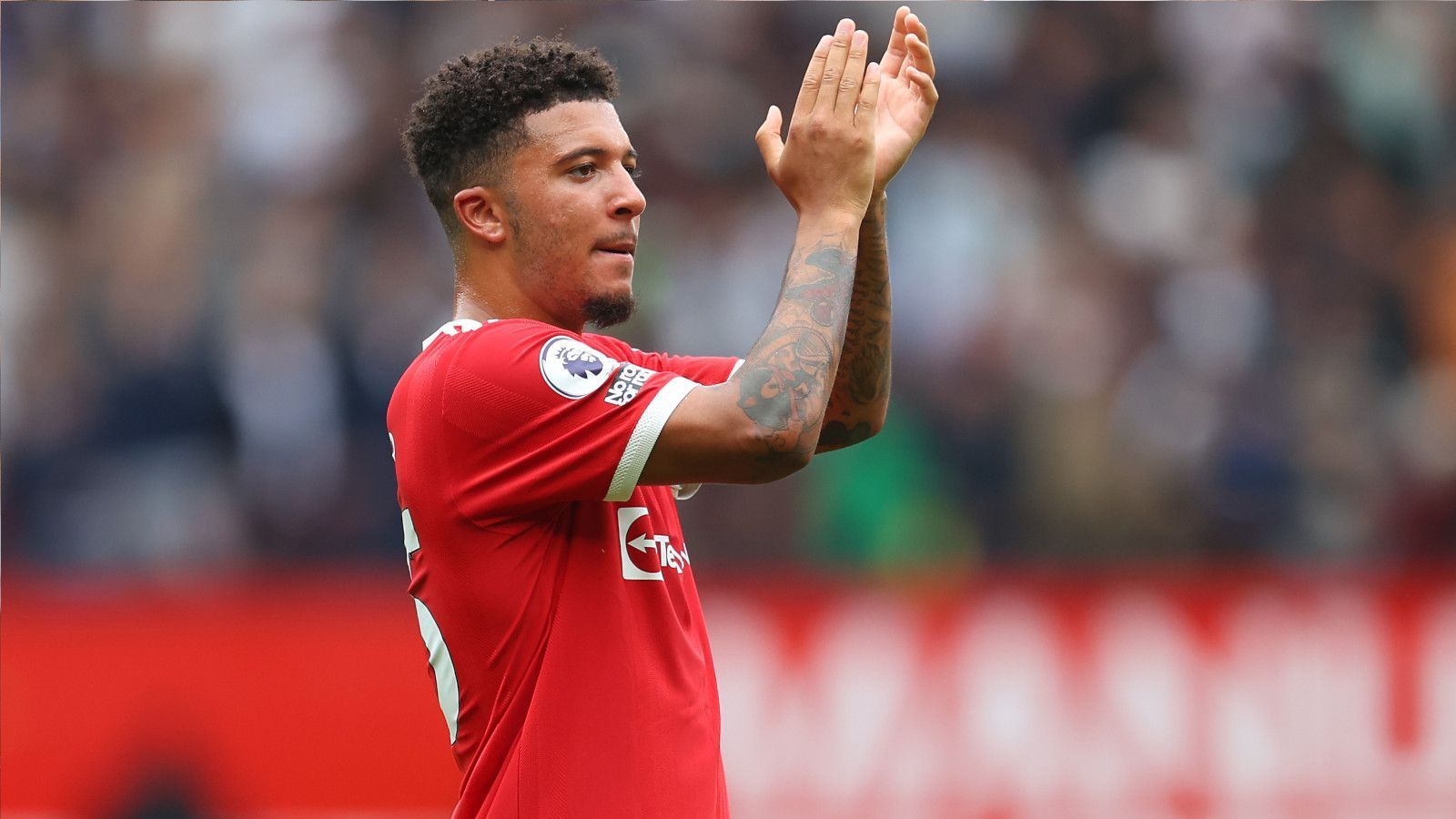 
                <strong>Platz 2: Manchester United (England)</strong><br>
                &#x2022; Transferausgaben bisher: 125 Mio. Euro -<br>&#x2022; Anzahl verpflichteter Spieler: 3 -<br>&#x2022; Teuerster Neuzugang: Jadon Sancho (für 85 Mio. Euro von Borussia Dortmund)<br>
              