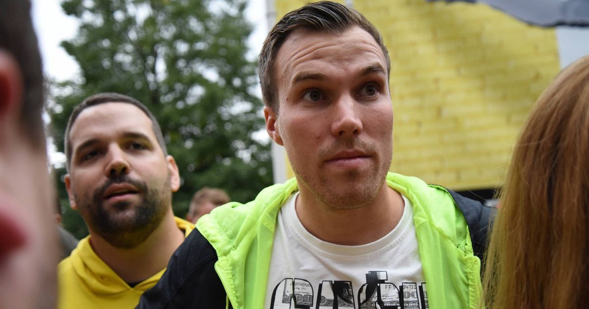 
                <strong>80.000 Fans verabschieden Dede</strong><br>
                ... auch Kevin Großkreutz erscheint in Dortmund um sich bei "seinen" Fans zu bedanken. Das Dortmunder Eigengewächs wechselt nach schwierigen sportlichen Zeiten zu Galatasaray in die Türkei. 
              