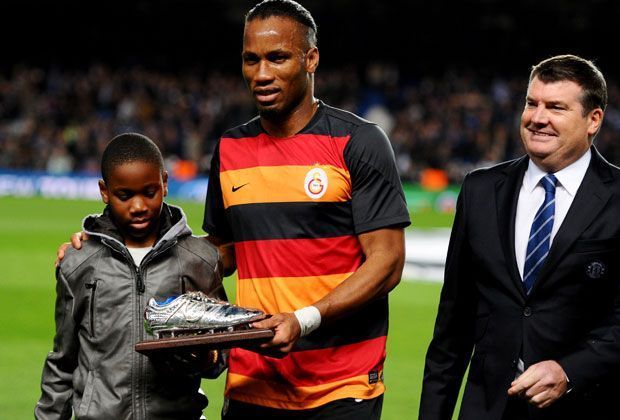 
                <strong>FC Chelsea - Galatasaray Istanbul 2:0</strong><br>
                Große Emotionen, großes Comeback: Chelseas Rückspiel gegen Galatasaray Istanbul steht ganz im Zeichen des Wiedersehens mit Didier Drogba. Der ehemalige "Blues-Stürmer" wurde 2012 zum besten Chelsea-Spieler aller Zeiten gekürt.
              