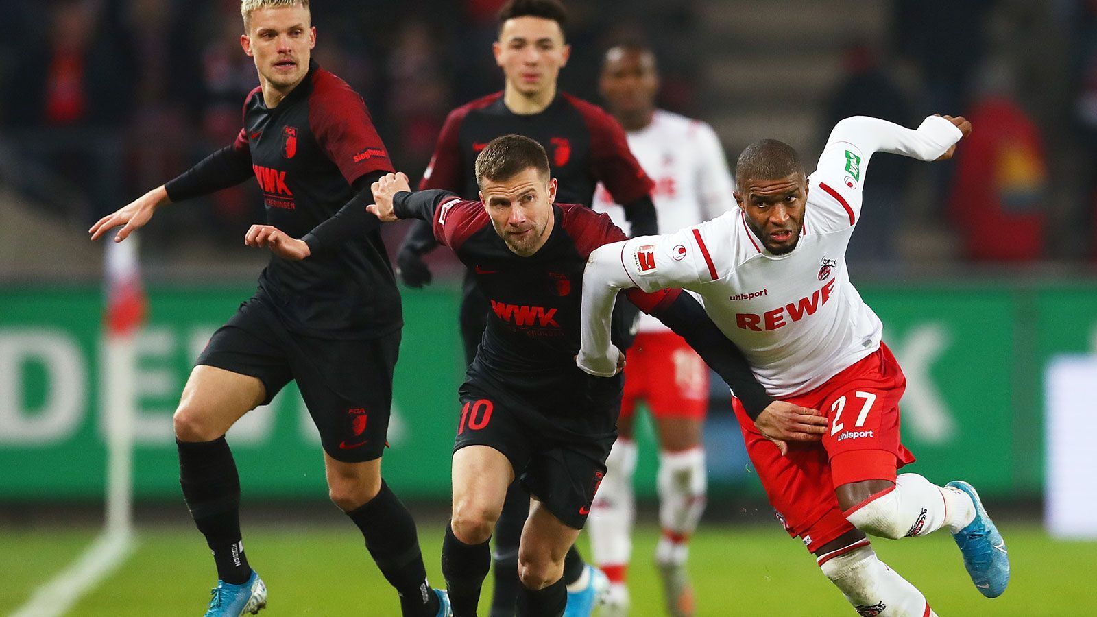 
                <strong>FC Augsburg (31 Punkte, -16 Tore) - 1. FC Köln (34 Punkte, -10 Tore)</strong><br>
                Sonntag, 18 Uhr (im Liveticker auf ran.de und in der App)Bilanz nach der Zwangspause: N-S-U-N vs. U-U-N-NIm Duell der Tabellennachbarn geht es darum, den Abstand zur Abstiegszone zu vergrößern. Die Fuggerstädter benötigen einen Dreier, um nicht doch wieder unten reinzurutschen. Vier Punkte Vorsprung sind schließlich noch lange nicht komfortabel. Die Kölner könnten ihrerseits Restzweifel am Klassenverbleib ausräumen. Europa ist mit acht Zählern Rückstand aber doch schon zu weit entfernt.
              