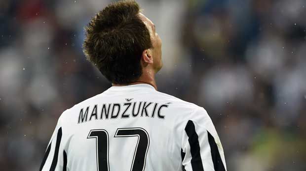 
                <strong>Mario Mandzukic (Juventus Turin)</strong><br>
                Platz 7: Mario Mandzukic - Bei Champions-League-Finalist und Serien-Meister Juventus Turin fließen natürlich auch ordentliche Summen. Das weiß auch Mario Mandzukic zu schätzen. Der Kroate soll 3,5 Millionen Euro jährlich erhalten.
              
