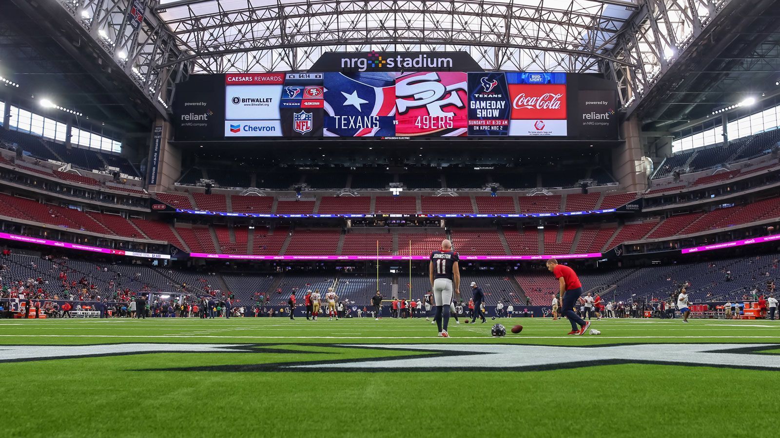 
                <strong>Houston Texans: NRG Stadium</strong><br>
                Bester Name laut ChatGPT: "Texan Tumbleweed Stadium"
              