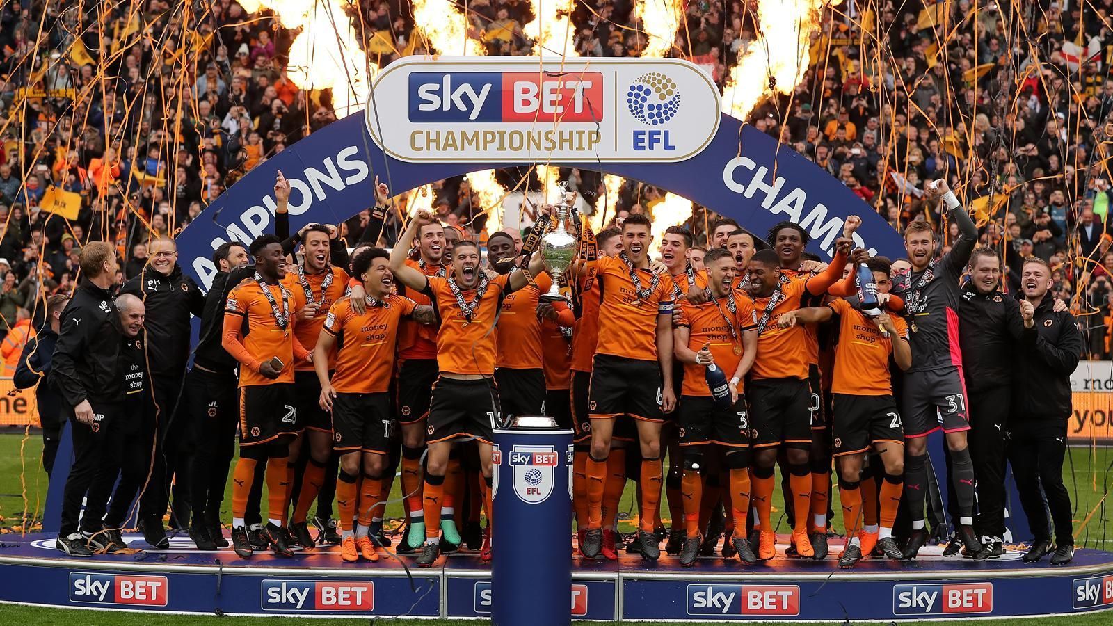 
                <strong>Wolverhampton (Championship)</strong><br>
                Der englische Traditionsklub Wolverhampton Wanderers macht vier Spieltage vor Schluss den Aufstieg in die Premier League perfekt. Nach sechsjähriger Abstinenz kehrt Wolverhampton somit ins englische Oberhaus zurück. Nach dem Abstieg 2012 wurden die "Wolves" sogar bis in die Drittklassigkeit durchgereicht.
              