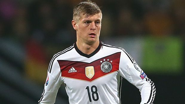 
                <strong>Toni Kroos</strong><br>
                Toni Kroos: Aufmerksamer Ball-Eroberer und -Verteiler im Mittelfeld. Trotzdem bleibt bei ihm immer das Gefühl: Der kann doch mehr ... ran-Note: 3
              