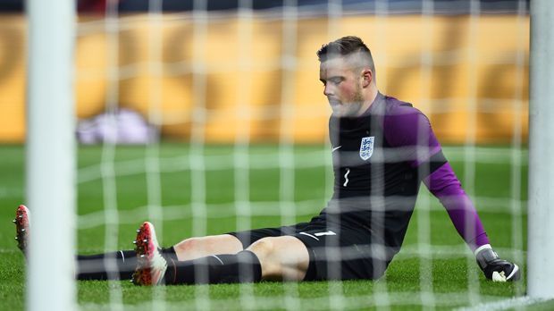 
                <strong>Jack Butland (England)</strong><br>
                Jack Butland (England): Die englische Nummer zwei zieht sich im Testspiel gegen die deutsche Nationalmannschaft einen Bruch des Sprunggelenks zu und fällt mehrere Wochen aus. Ein Einsatz bei der Europameisterschaft ist ausgeschlossen. 
              