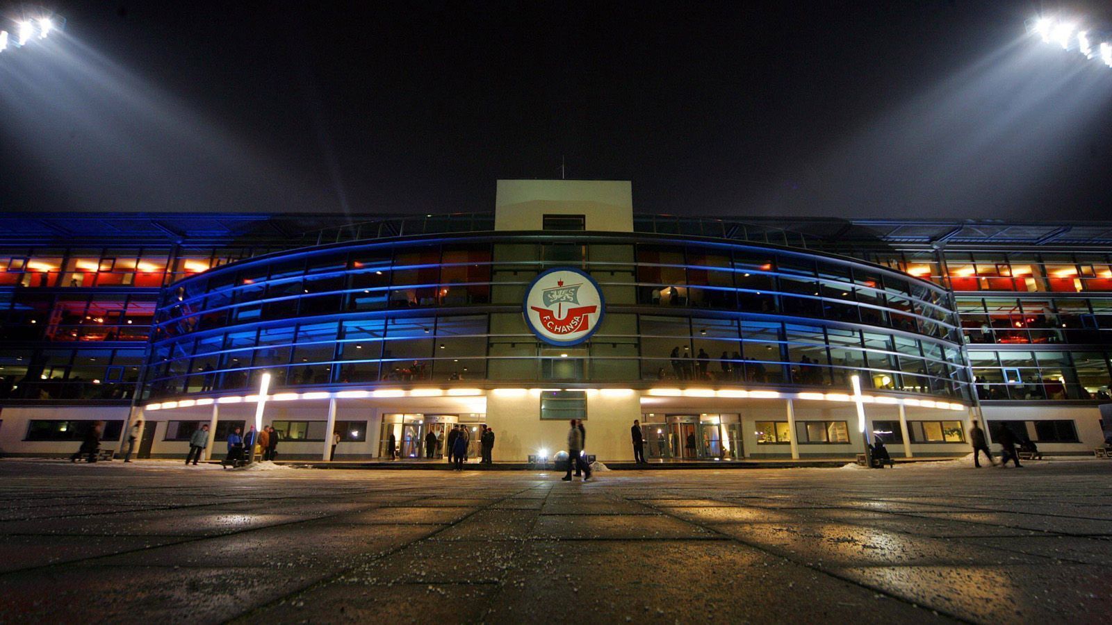 
                <strong>Ostseestadion (Hansa Rostock)</strong><br>
                &#x2022; Kapazität: 29.000<br>&#x2022; Sitzplätze: 20.000<br>&#x2022; Stehplätze: 9.000<br>&#x2022; Logen: 26<br>
              