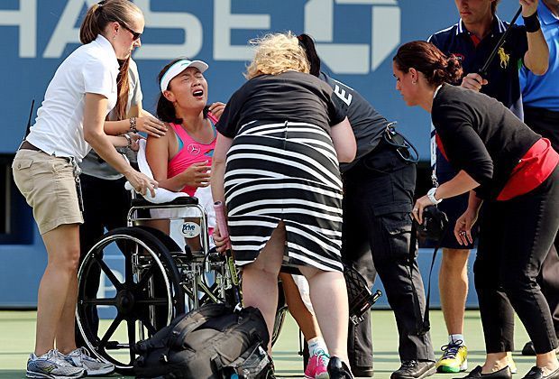 
                <strong>Das Drama um Peng Shuai</strong><br>
                Dramatische Szenen im Arthur Ashe Stadium: Die Chinesin Peng Shuai bestreitet bei den US Open gegen die Dänin Caroline Wozniacki ihr erstes Grand-Slam-Halbfinale. Beim Stand von 6:7 und 3:4 findet das Match jedoch ein abruptes Ende ...
              