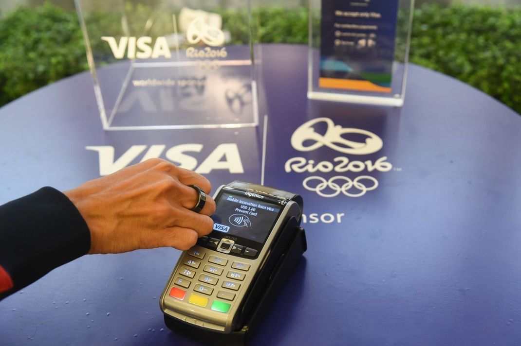 Bereits bei den Olympischen Spielen vor 4 Jahren durften die Athleten einen Pay-Ring von Visa ausprobieren. Einmal in die Nähe des Lesegeräts halten - fertig!