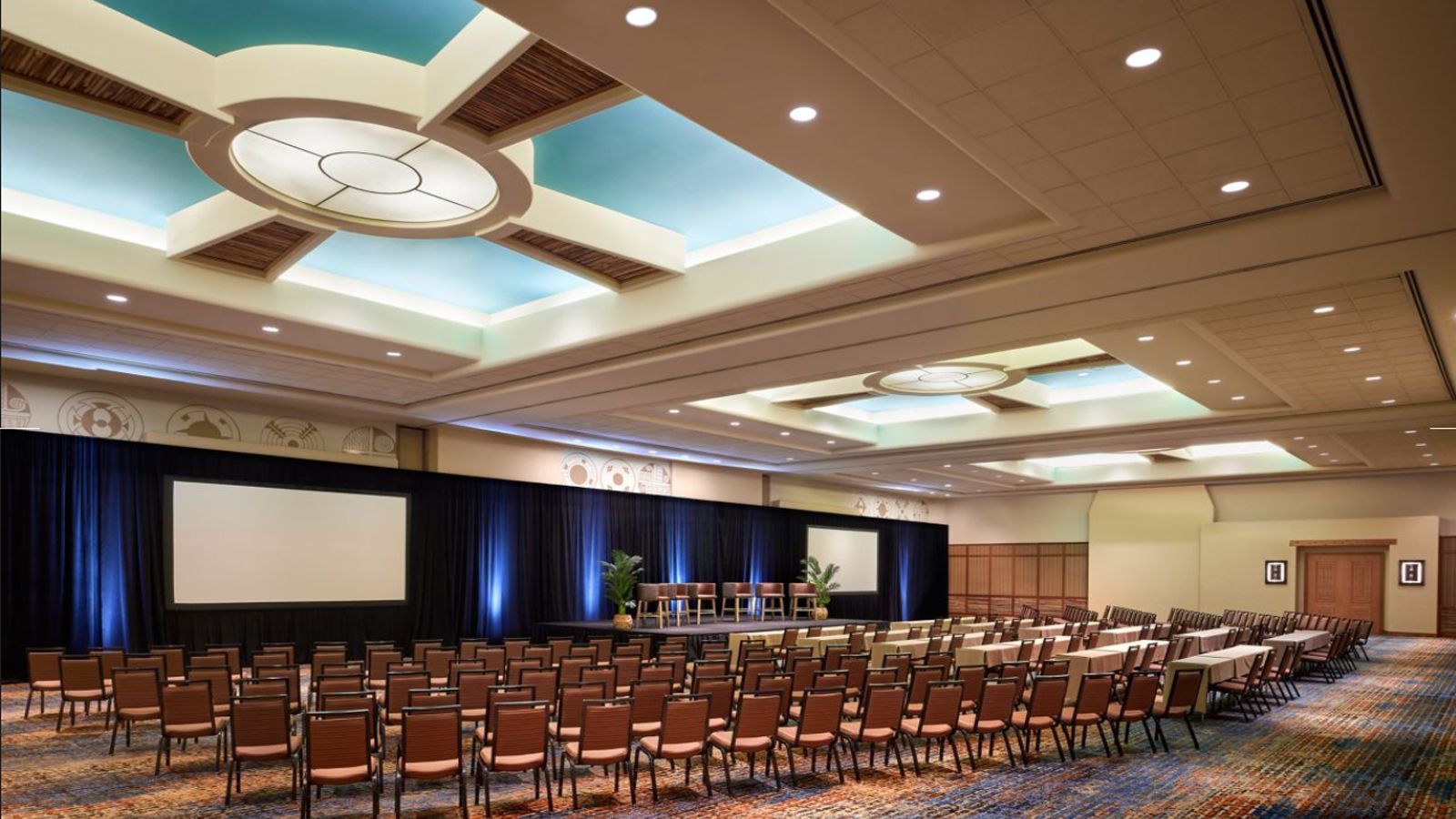 
                <strong>Philadelphia Eagles: Sheraton Grand at Wild Horse Pass  </strong><br>
                Auch der große Meeting-Raum mit XXL-Leinwand sollte für das ganze Team, inklusive Trainer und Betreuer, ausreichen.
              