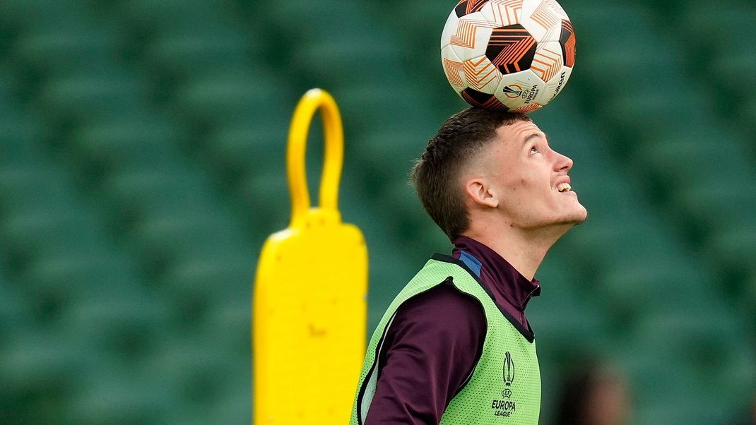 Florian Wirtz ein Tag vor dem Europa-League-Finale beim Training in Dublin.