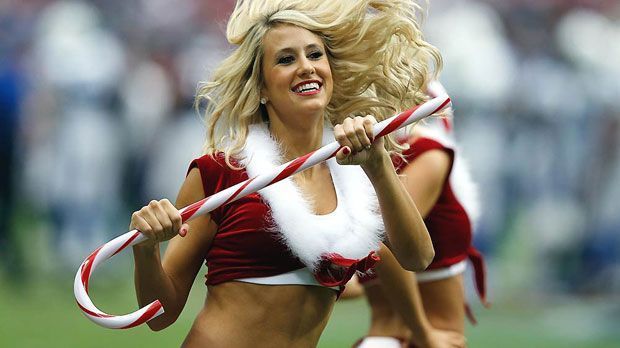
                <strong>Heiße Einblicke - die Cheerleader der NFL</strong><br>
                Dieses Cheerleader-Girl der Houston Texans weiß mit der Zuckerstange umzugehen
              