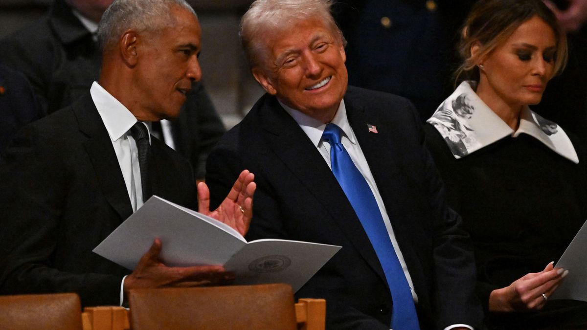 Barack Obama und Donald Trump vor dem Staatsbegräbnis für Jimmy Carter in der National Cathedral am 9. Januar 2025 in Washington, D.C. 
