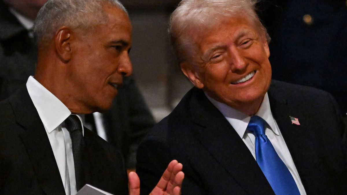 Barack Obama und Donald Trump vor dem Staatsbegräbnis für Jimmy Carter in der National Cathedral am 9. Januar 2025 in Washington, D.C. 