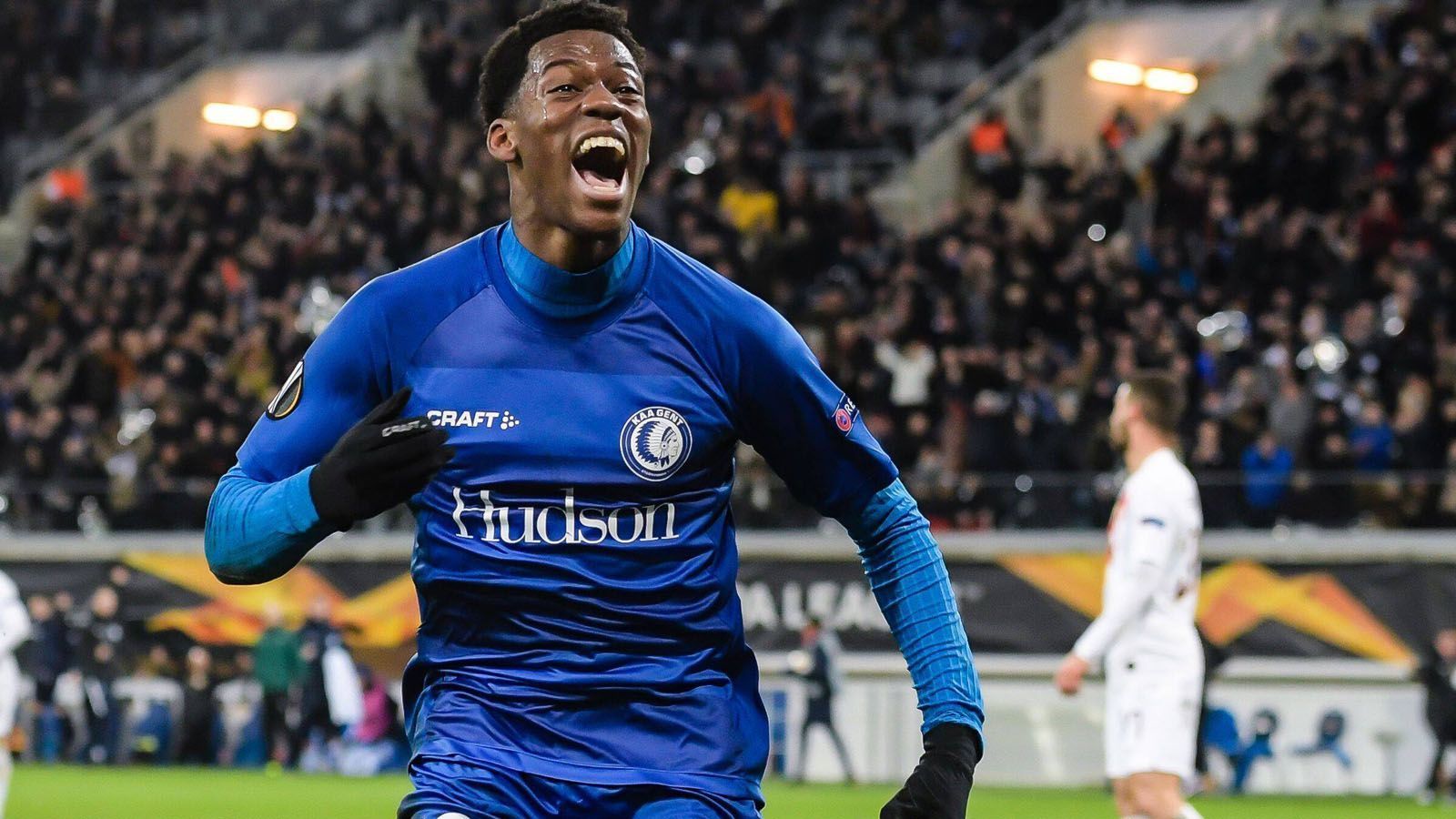 
                <strong>Jonathan David (KAA Gent)</strong><br>
                Laut eigener Aussage strebt der 20 Jahre alte Kanadier einen Wechsel in die Bundesliga an, doch ein Transfer würde laut Medienberichten mit 20 Millionen Euro zu Buche schlagen. Ob die Münchner sich diesen Betrag in Corona-Zeiten für einen Backup von Robert Lewandowski leisten wollen, ist offen. Auch Borussia Dortmund wurde in der Vergangenheit mit David in Verbindung gebracht.
              