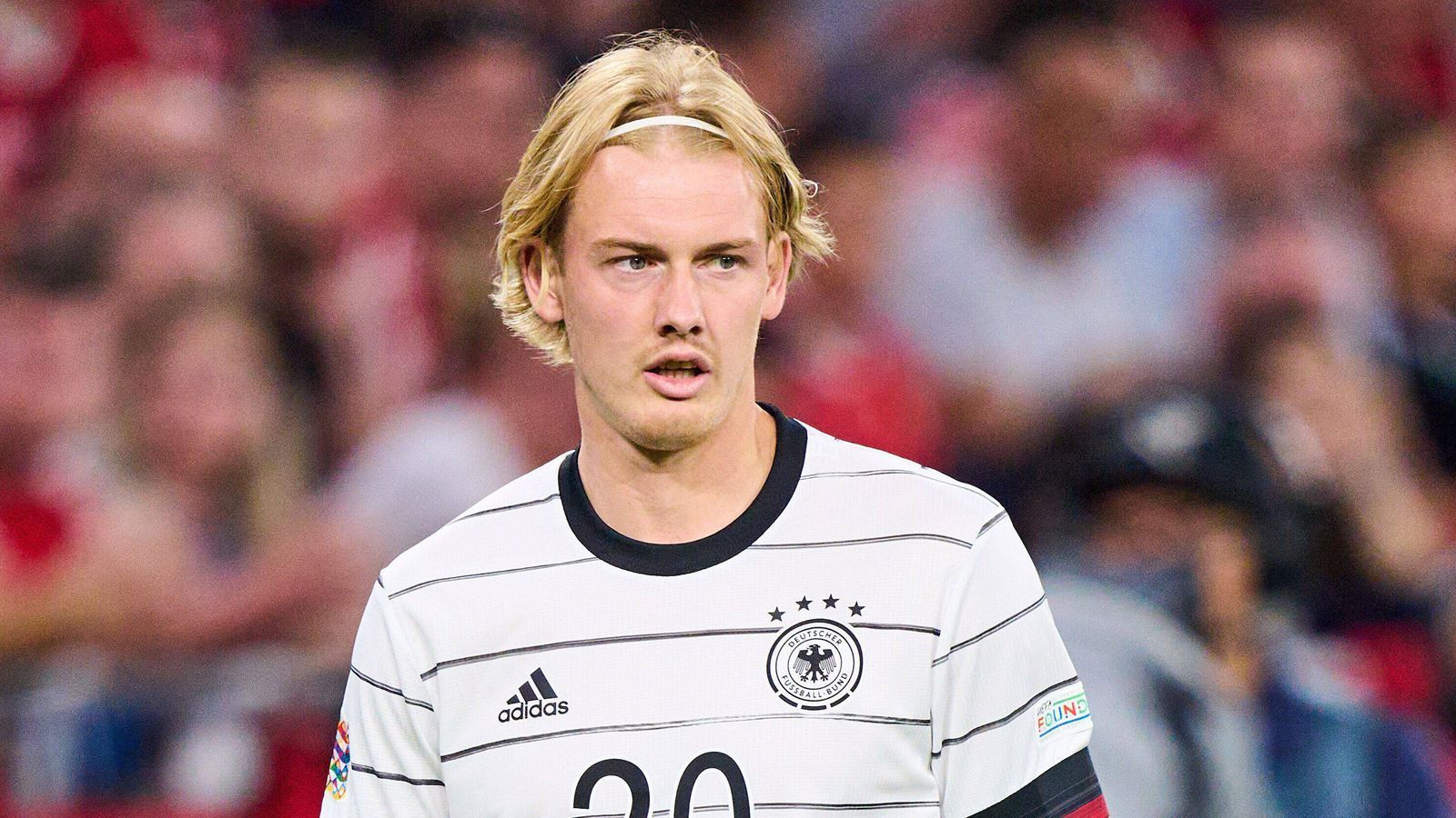
                <strong>Julian Brandt</strong><br>
                &#x2022; Verein: Borussia Dortmund<br>&#x2022; Länderspiele: 38<br>&#x2022; Länderspieltore: 3<br>&#x2022; Bundesligaspiele: 273<br>
              