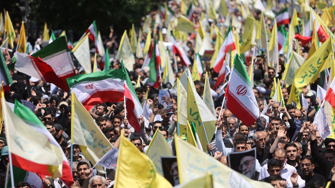 Nach den israelischen Angriffen auf den Iran herrscht in Teheran große Aufruhr.