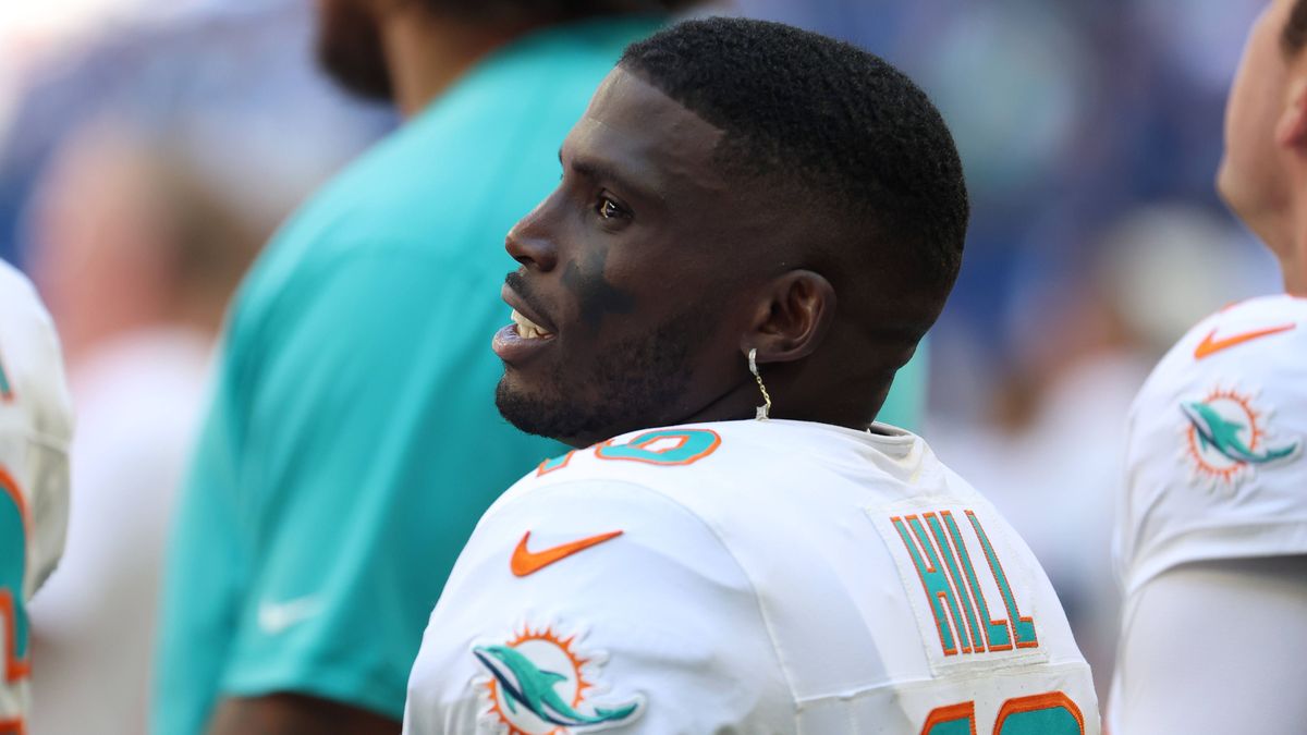 NFL, American Football Herren, USA Miami Dolphins at Indianapolis Colts Sep 7, 2025; Indianapolis, Indiana, USA; Miami Dolphins wide receiver Tyreek Hill (10) before a game against the Indianapolis...