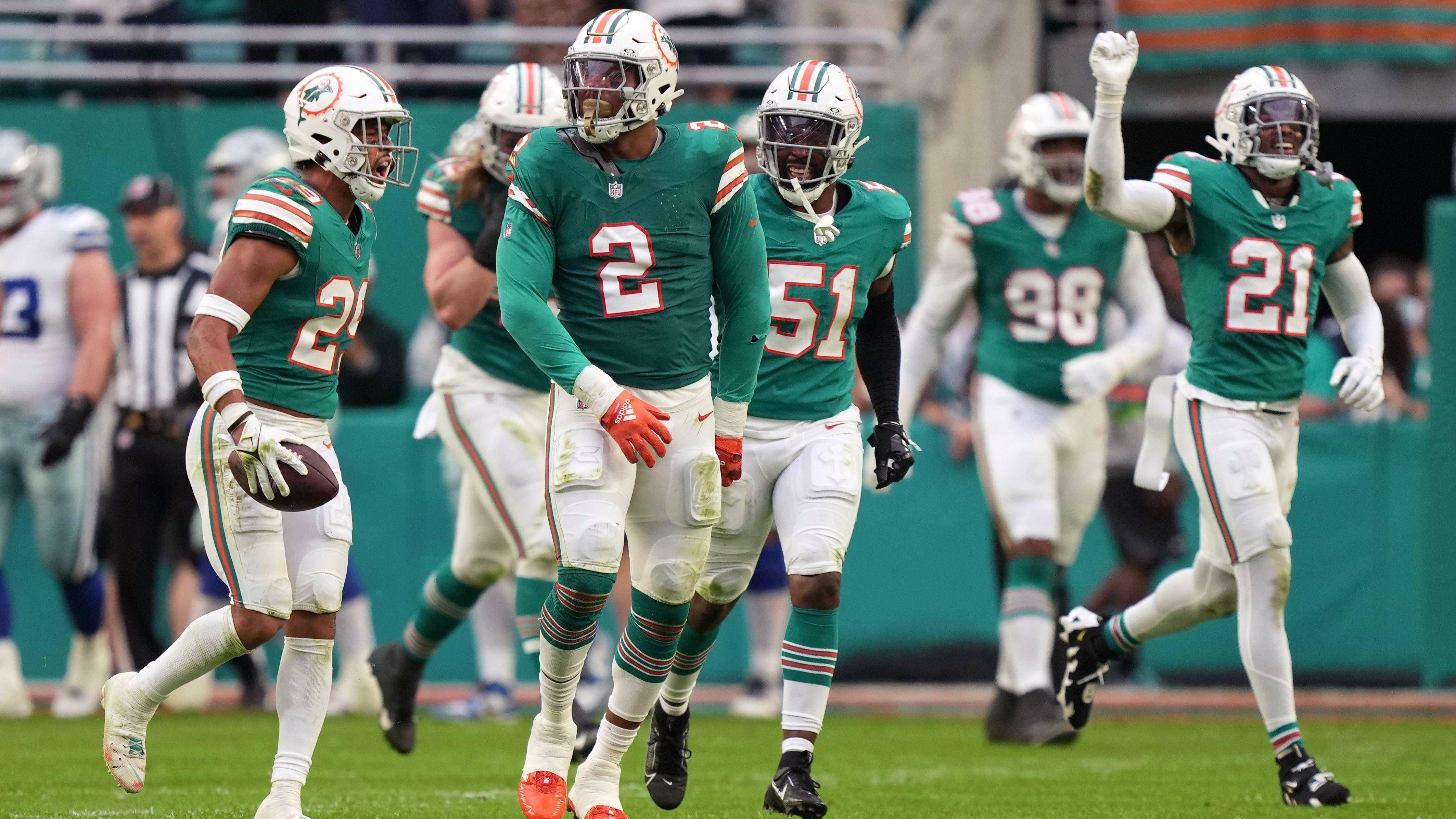 <strong>Miami Dolphins</strong><br>In Woche 16 war es auch für die Dolphins soweit. Das Team um Quarterback Tua Tagovailoa erreichte die Postseason. Und das nicht etwa mit einem Sieg gegen ein schwaches Team, nein. Miami machte die Dallas Cowboys nass. In der vergangenen Saison war in der ersten Playoff-Runde Schluss, geht es 2023 weiter?