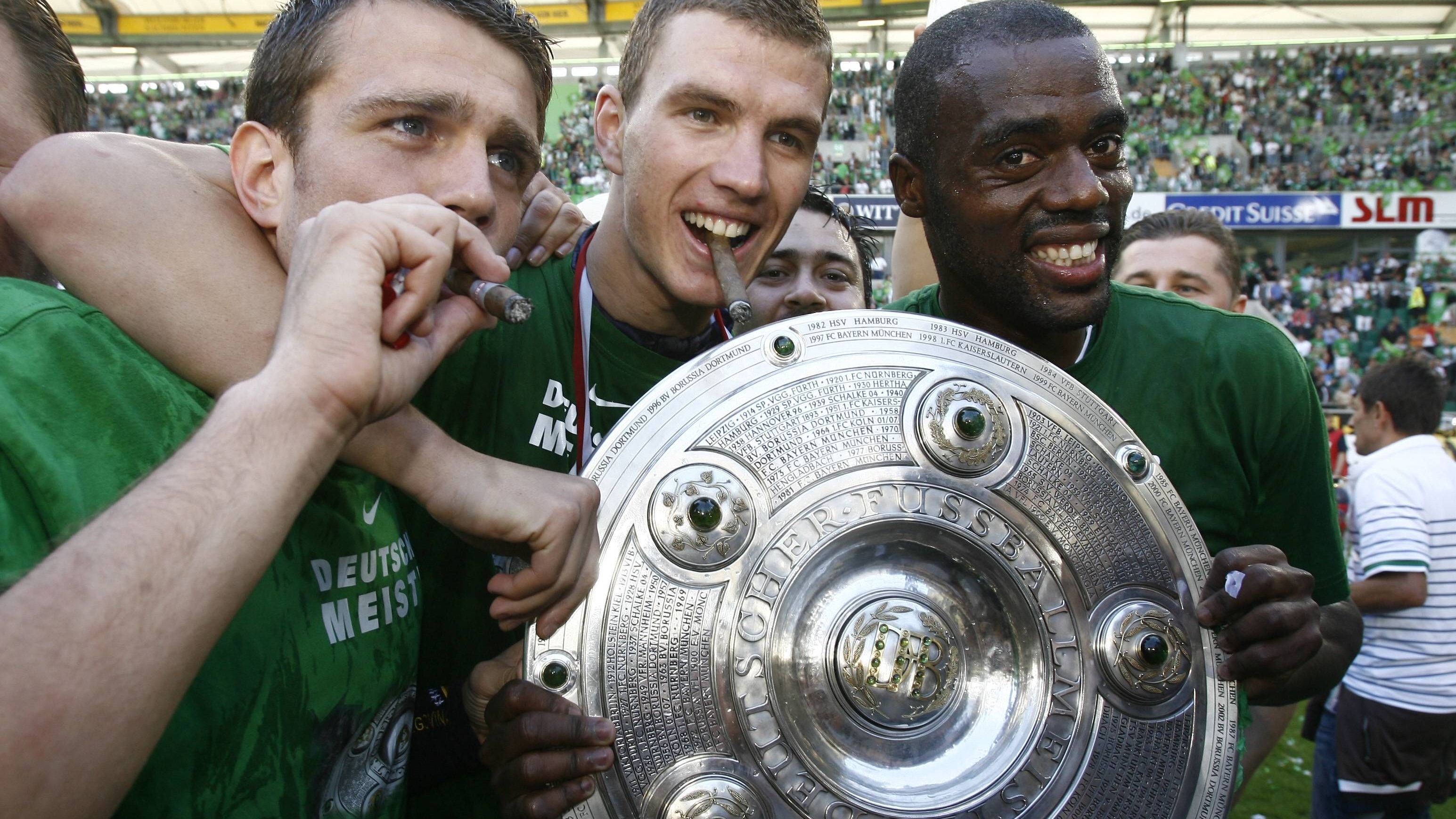 <strong>2008/2009: VfL Wolfsburg nach 9 Punkten Rückstand<br></strong>Nach der Hinrunde hatte Felix Magaths VfL Wolfsburg noch neun Zähler Rückstand auf Herbstmeister 1899 Hoffenheim und die Bayern. In der Rückrunde drehten die "Wölfe" dann auf, darunter mit einem legendären 5:1 gegen den Rekordmeister. Am Ende hatte der VfL zwei Punkte Vorsprung auf die Münchner.