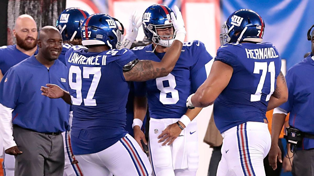 NFL, American Football Herren, USA Preseason-New York Jets at New York Giants, Aug 8, 2019; East Rutherford, NJ, USA; New York Giants quarterback Daniel Jones (8) celebrates after throwing a touchd...