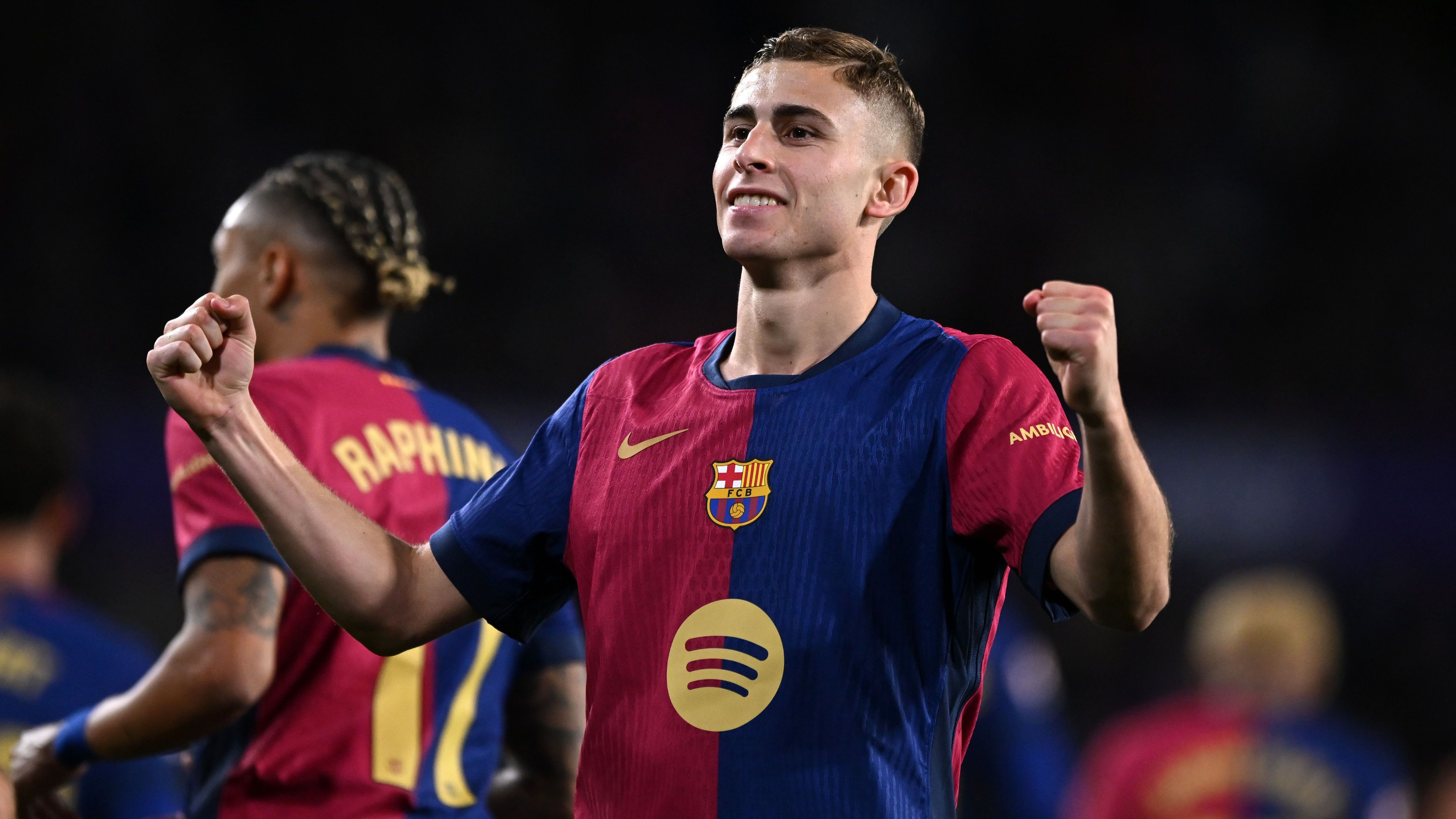 <em><strong>Fermin Lopez (FC Barcelona)</strong><br>Unmittelbar nach dem bestätigten Transfer von Nick Woltemade könnte Newcastle United wohl rund um den Deadline Day weitere Neuzugänge verpflichten. Laut "El Chiringuito de Jugones" sollen die "Magpies" Interesse an Barcelonas Fermin Lopez (li.) haben. Dem Bericht nach sind die Engländer bereit, 100 Millionen Euro Ablöse zu bezahlen, obwohl Lopez derzeit im Barca-Mittelfeld nicht gesetzt ist. Allerdings ...</em>