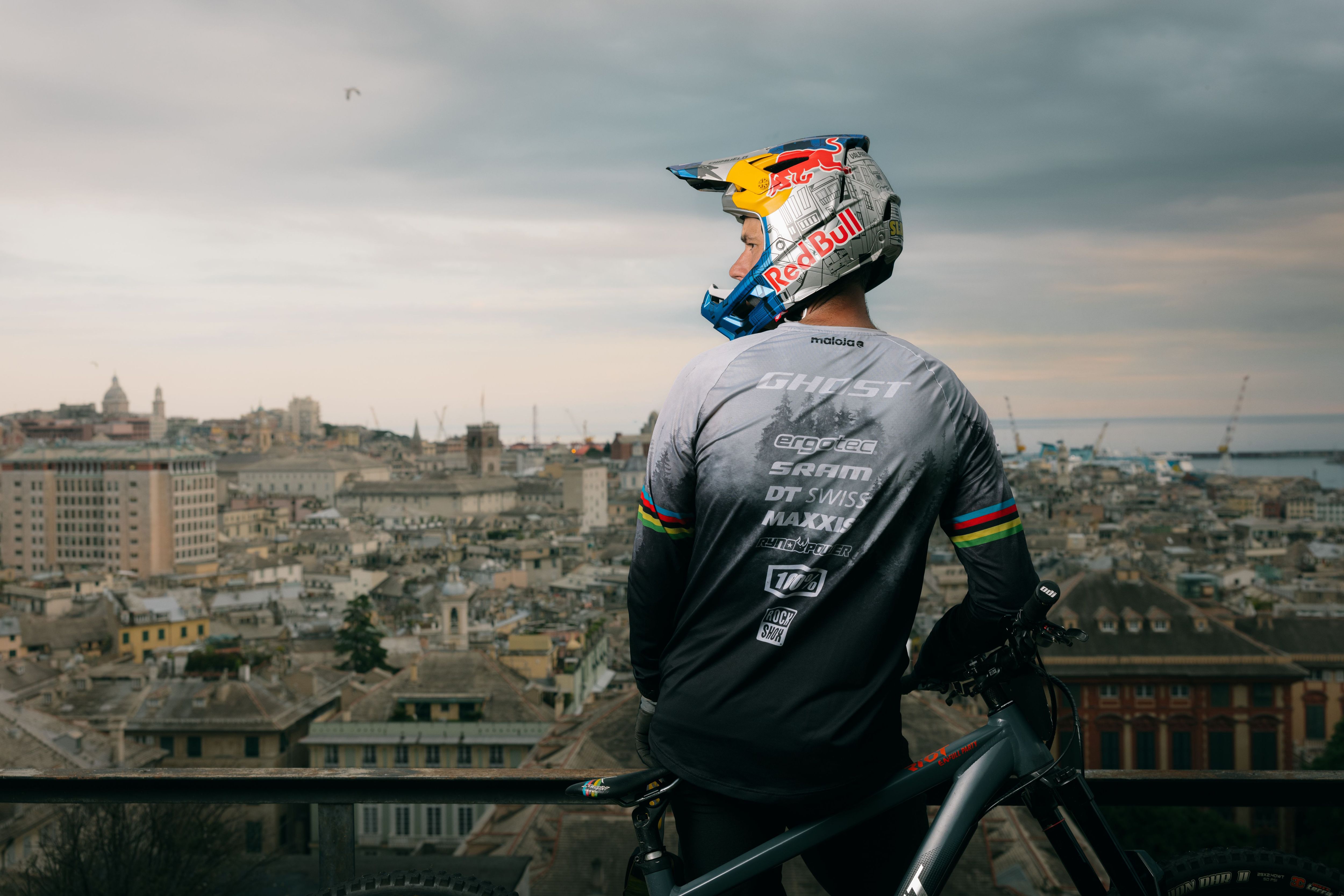 Dieser Ausblick! Genua liegt im hügeligen Ligurien. Das naheliegende Finale Ligure gilt berechtigterweise als das europäische Bike-Paradies.