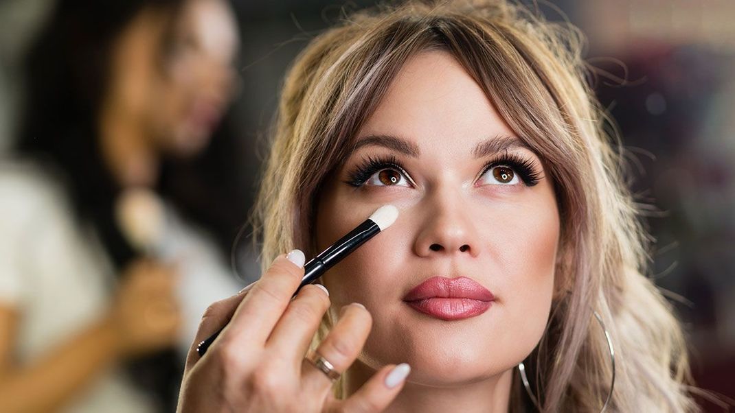 Strahlend schöne Augen verdienen ein makelloses Augen-Make-up! Lidschatten, Eyeliner und Co. – hier findet ihr die besten Beauty-Tipps!