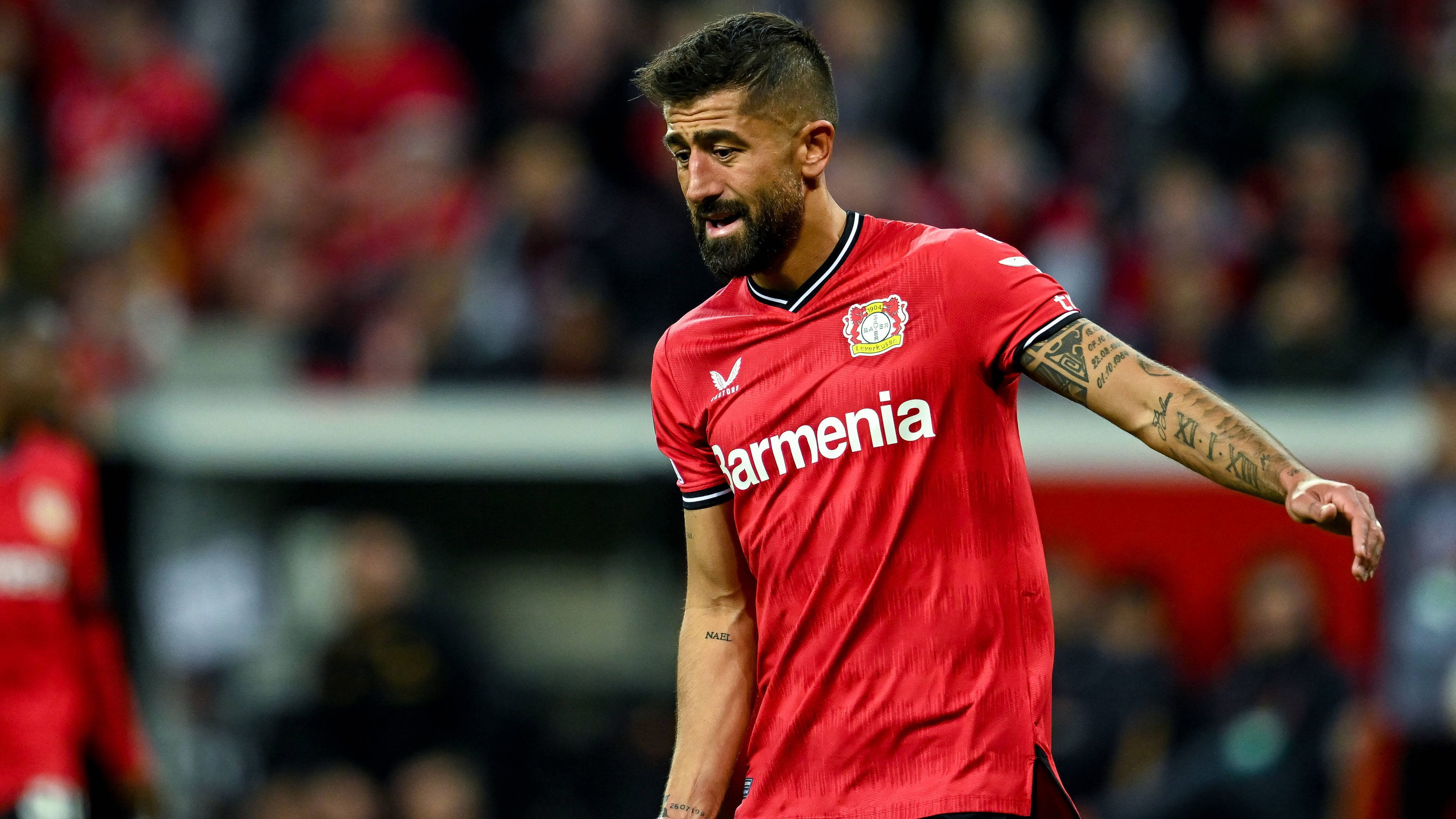 
                <strong>Kerem Demirbay</strong><br>
                Wie Palacios Strippenzieher aus dem defensiven Mittelfeld. Sehr engagiert, voller Energie und Laufbereitschaft, dazu mit dem nötigen Spielwitz. Extrem belebender Faktor in der ersten Hälfte. Versucht es immer mal wieder aus der zweiten Reihe. Er kann das Niveau ohne Probleme halten, ist aber auch in Halbzeit zwei mit Fernschüssen glücklos. ran-Note: 2
              