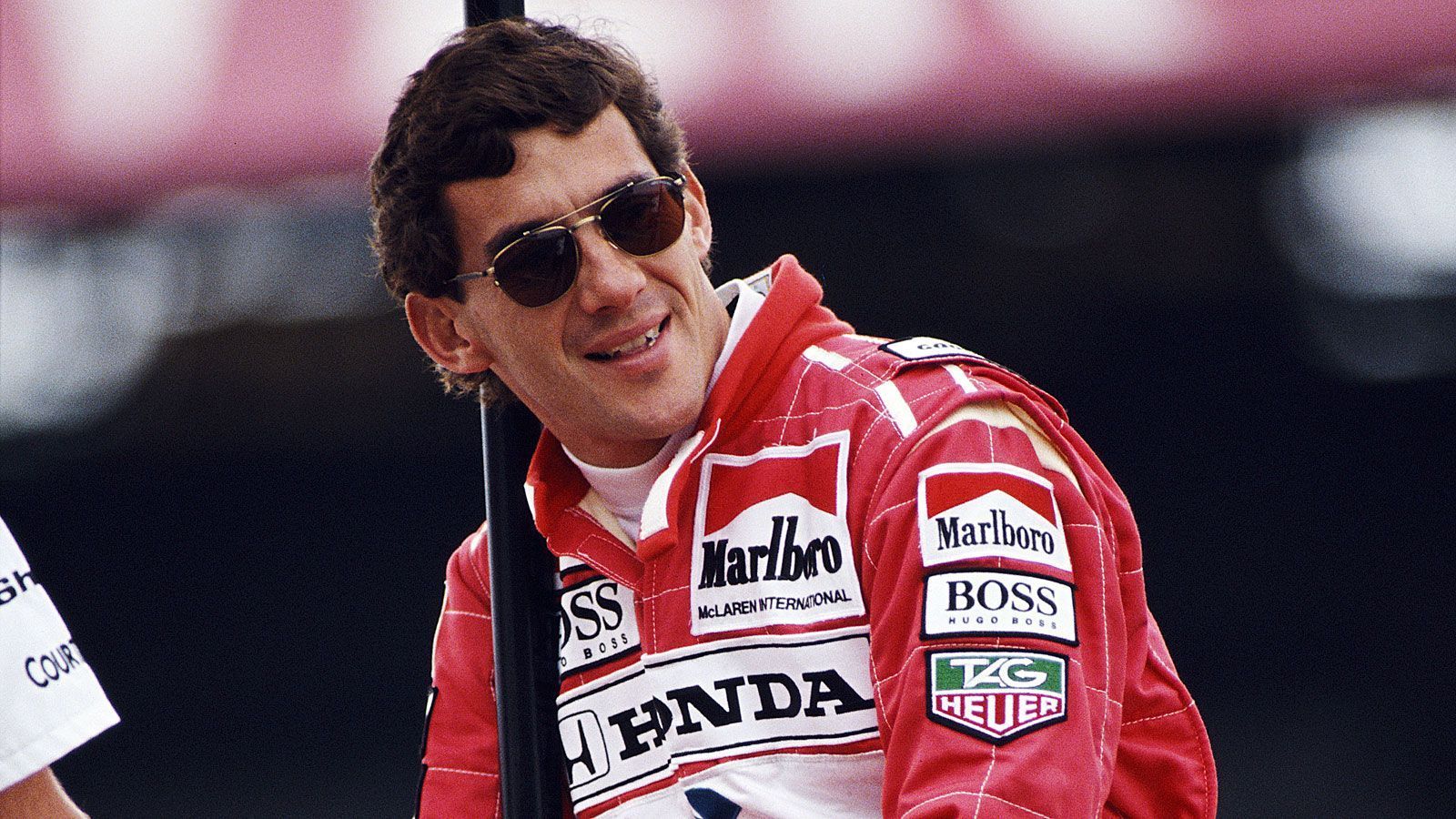 
                <strong>Formel 1</strong><br>
                Der Rennsport hatte in diesem Jahr aber auch viel zu betrauern. Mit Ayrton Senna verunglückte einer der größten Rennfahrer aller Zeiten tödlich beim Grand Prix von San Marino. Der dreimalige Weltmeister wurde nur 33 Jahre alt. 
              