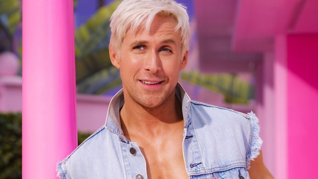 Warum Ryan Gosling sich zuerst unsicher war, ob er für die Rolle von Barbies Freund Ken geeignet ist, erfährst du hier.