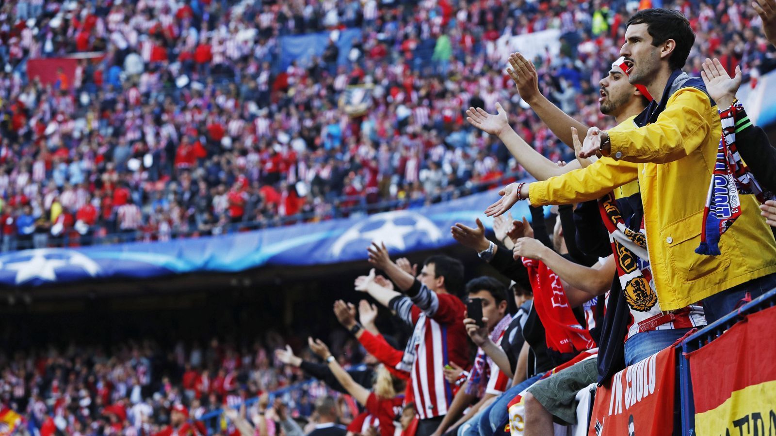 <strong>Real Madrid - Atletico Madrid</strong><br>
                Das "derbi madrileno" (Real Madrid gegen Atletico) elektrisiert in der spanischen Hauptstadt die Massen.&nbsp;Zwischen den "Königlichen" und dem Arbeiterklub aus dem Süden der Stadt besteht eine über 100-jährige Rivalität. Bei jedem Derby ist Madrid in zwei Fanlager gespalten.
