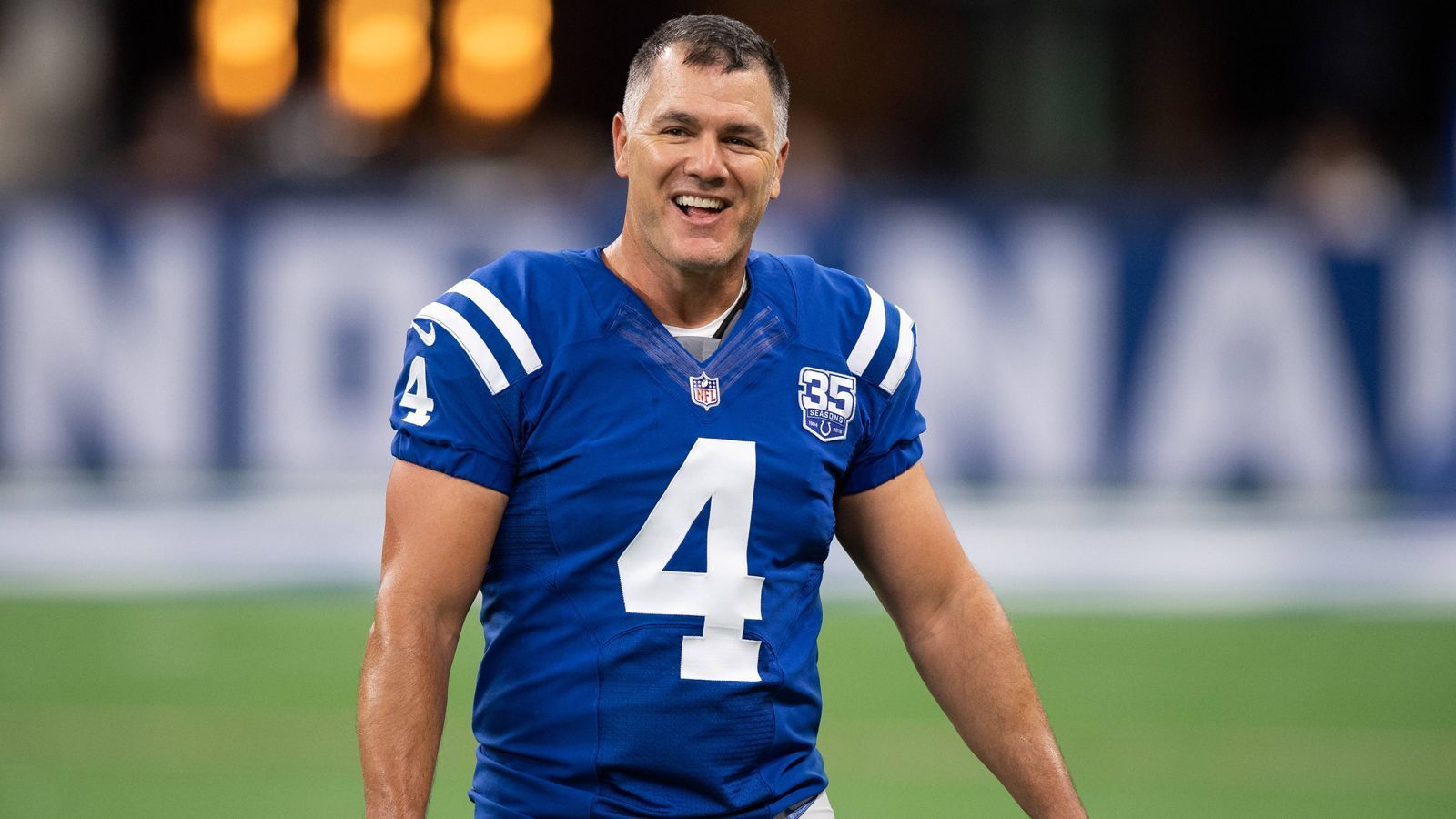 
                <strong>Top 10: Die Spieler mit den meisten Field Goals</strong><br>
                Adam Vinatieri hat es geschafft. Der ewige Kicker hat in am 3. Spieltag der NFL-Saison gegen die Philadelphia Eagles sein 565. Field Goal geschossen und zieht somit an der Spitze mit Morten Andersen gleich. ran.de zeigt euch die Kicker mit den meisten Field Goals in der NFL-Geschichte. 
              